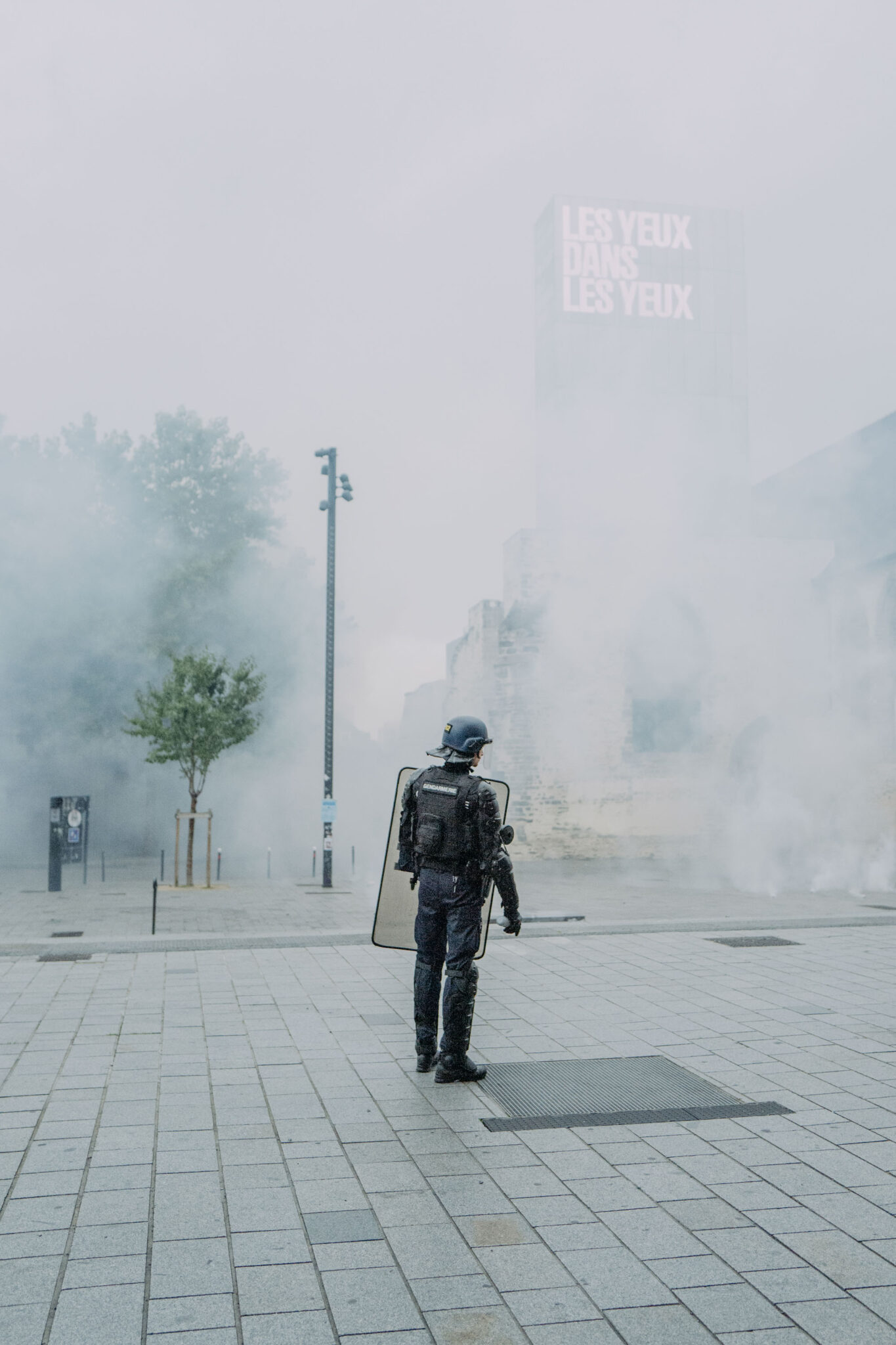 Place Saint-Anne, les forces de l'ordre se déploient